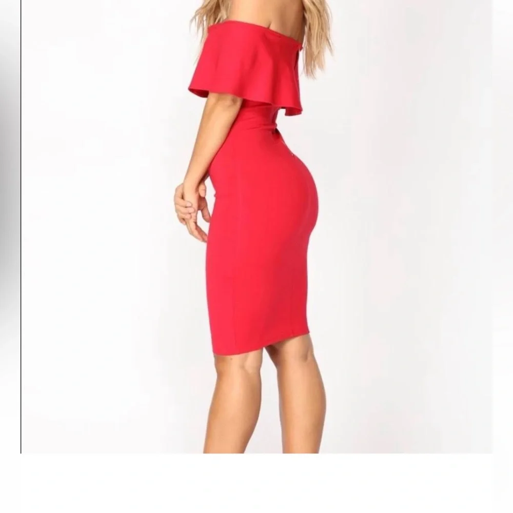 Red off sleeve Fashion Nova dress - Picture 2 of 6